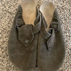 Birki’s Clogs brown suede